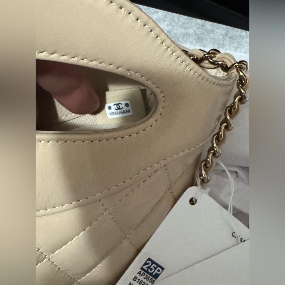 Chanel phone holder - Picture 4 of 5